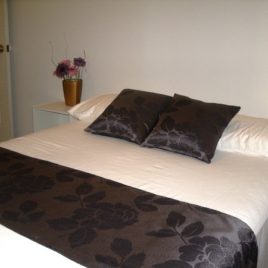 Purple roses runner set