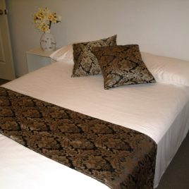 Black and beige print bed set