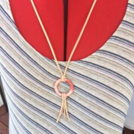 Shell circle mono necklace